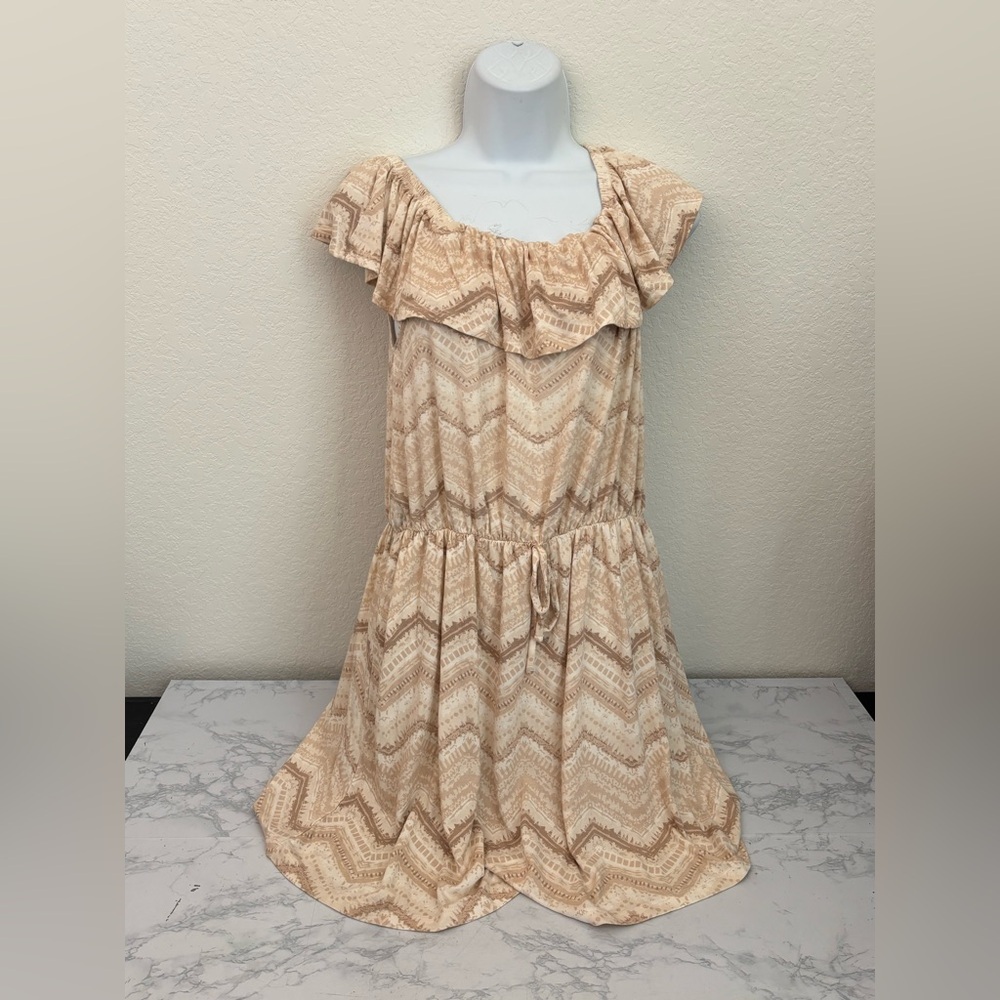 Shiela Rose Short Sleeve Dress Women’s M Tiered Waist Tie Pullover Tan​​